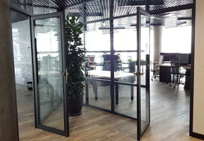 UALCOM-Standart в проекте Эффектный дизайн для стильного офиса крупнейшего строительного холдинга Kesz.