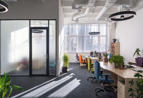 Двери VITRAGE I,II в проекте UALCOM завершила создание стильного офиса для мирового гиганта в сфере рекламы – компании GroupM.